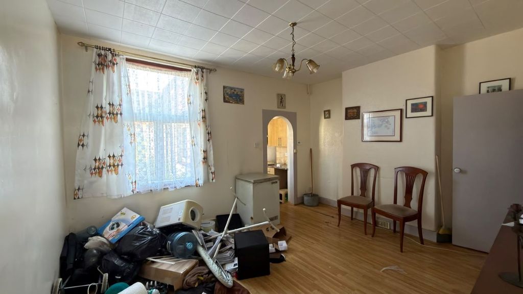 Property photo 3 of 12