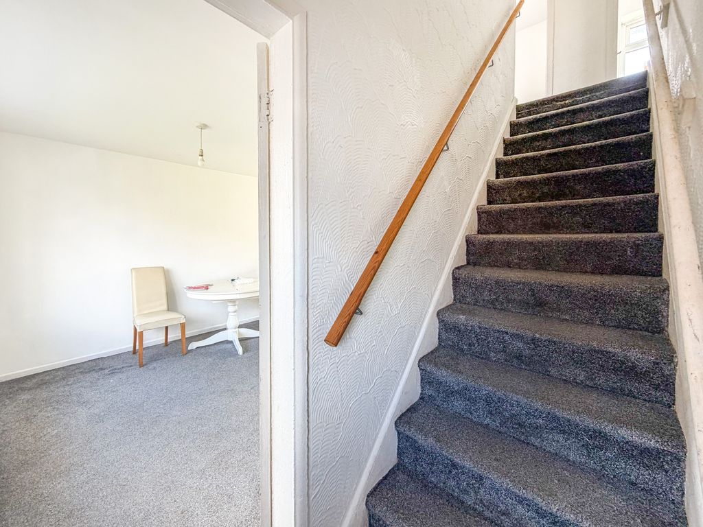 Property photo 2 of 17 Entrance Hallway