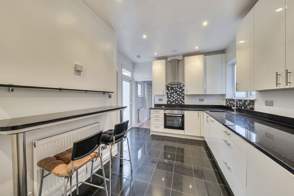 Property photo 3 of 14 1361063-15-68d6B3...