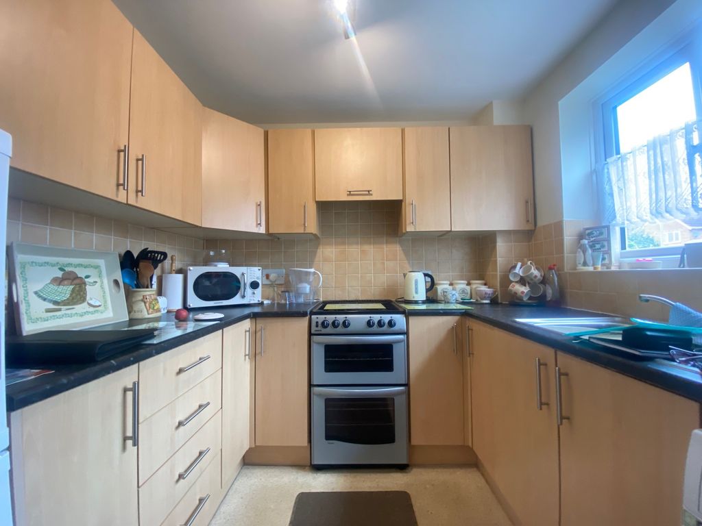 Property photo 3 of 7 Kitchen