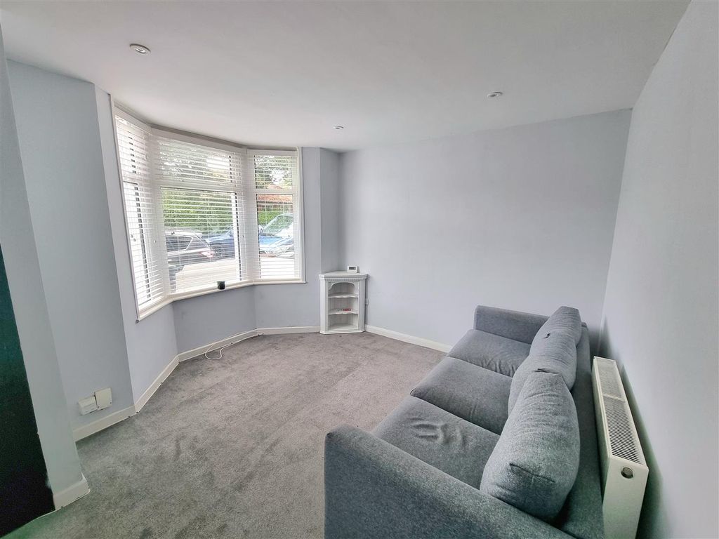 Property photo 3 of 16 Living Room