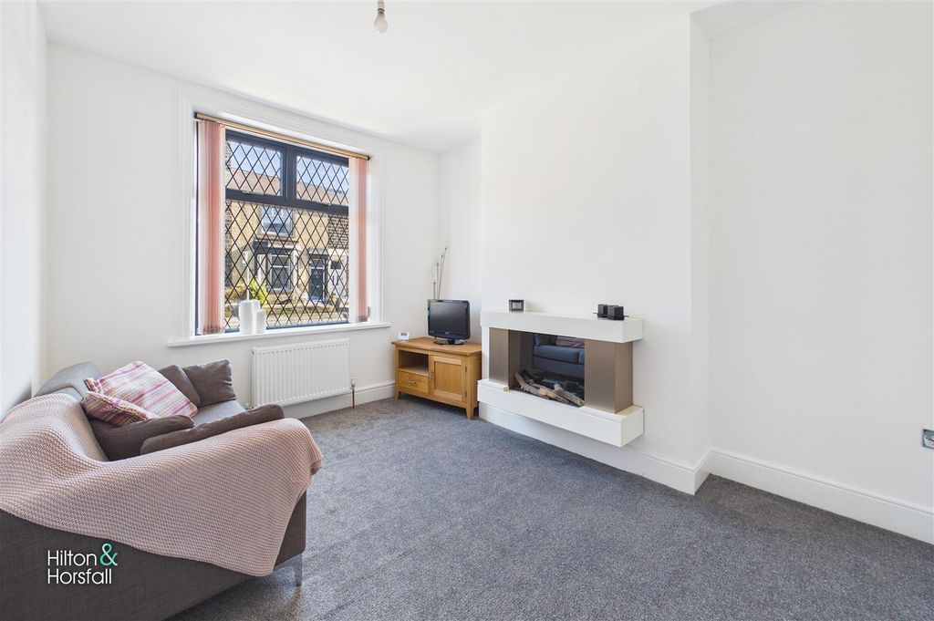 Property photo 2 of 16 Skipton Road