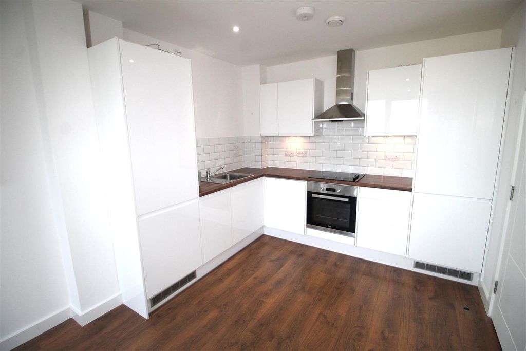 Property photo 3 of 9 Kitch Picc.Jpg