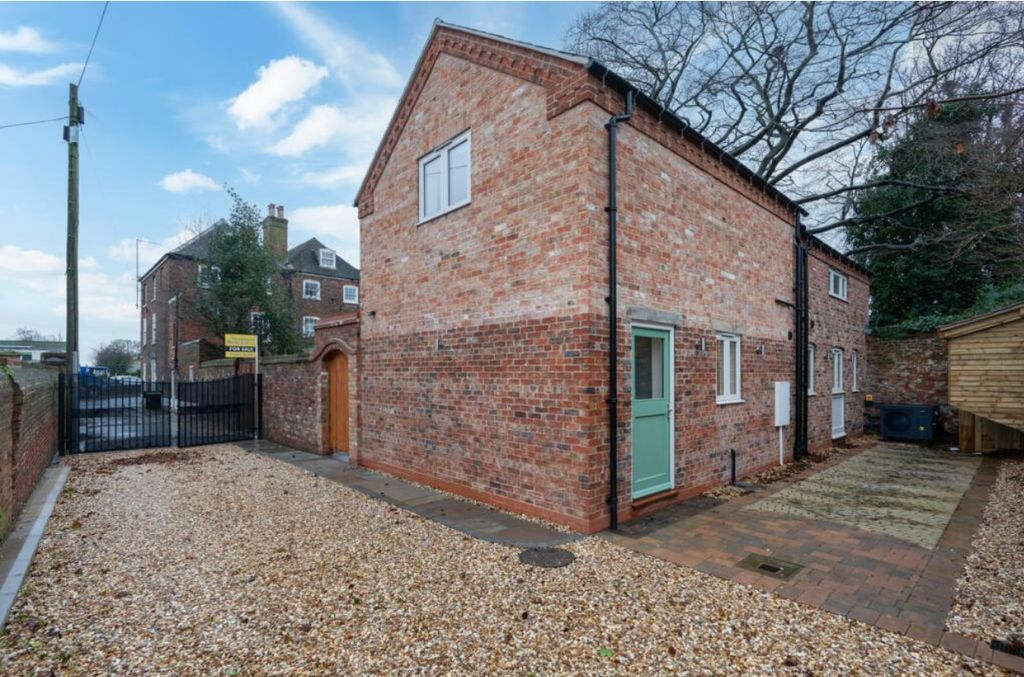 Property photo 1 of 16 Front