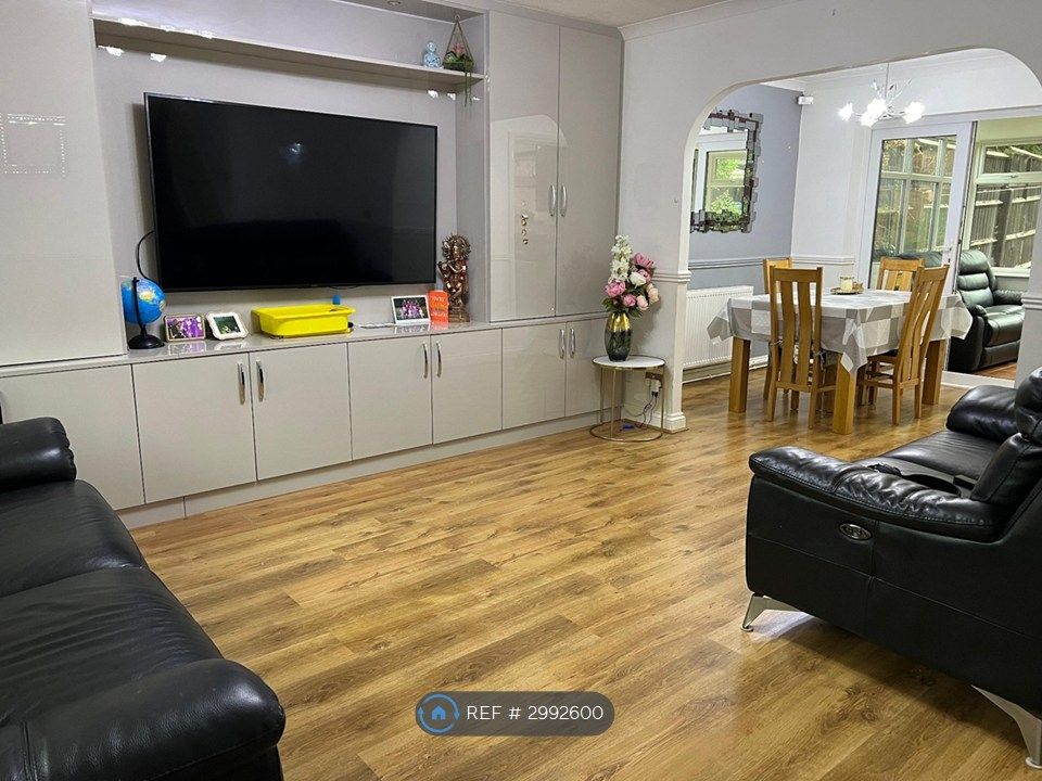 Property photo 1 of 8 Living Room