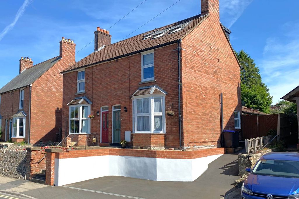 Property photo 1 of 11