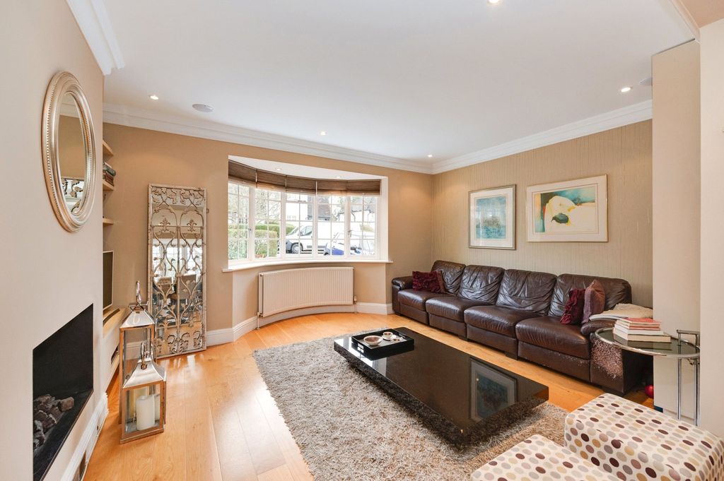 Property photo 2 of 15 Picture No. 17