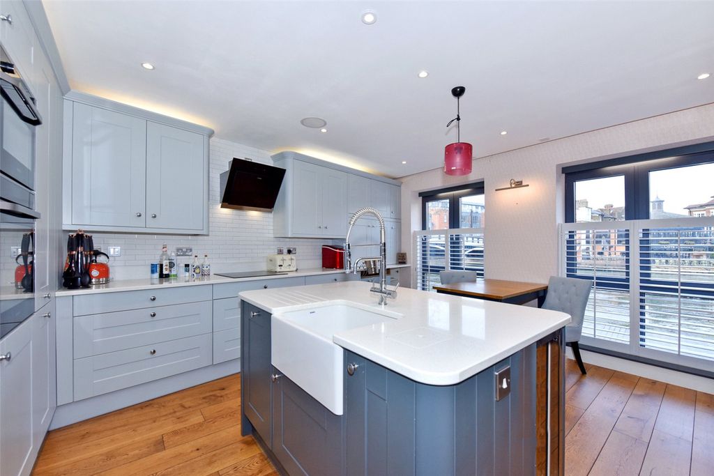 Property photo 2 of 8 Kitchen