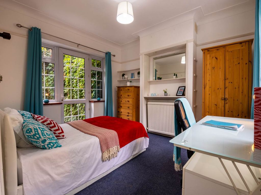 Property photo 2 of 20 4_Downs_Road_Canterbury-5