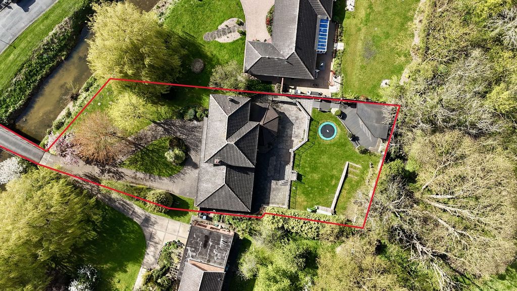 Property photo 2 of 42