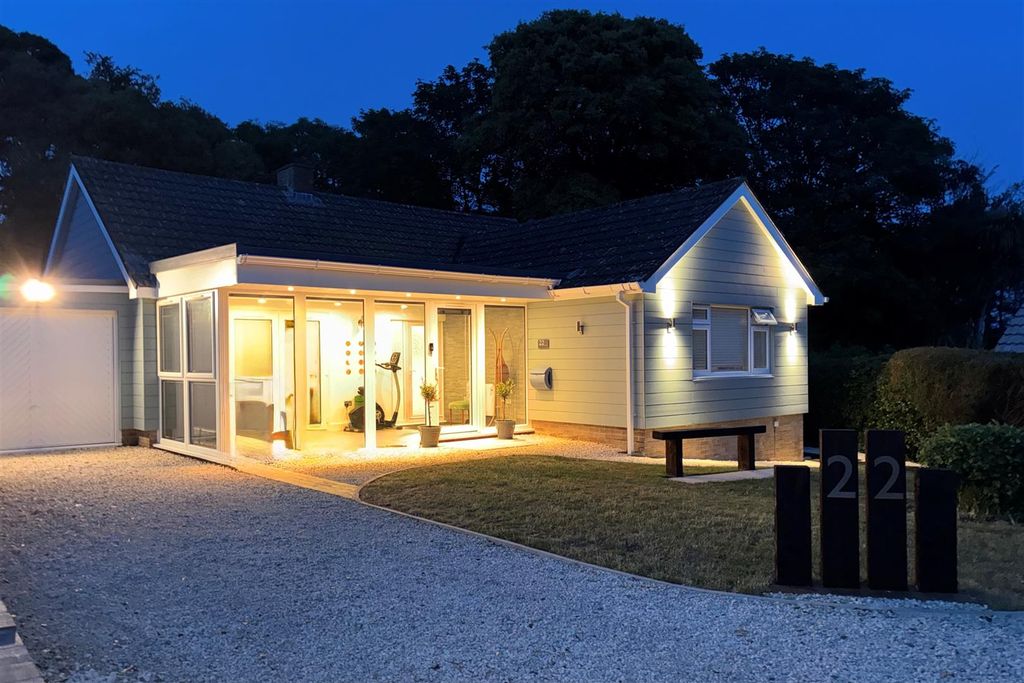 Property photo 2 of 15 Night Photo.Jpg