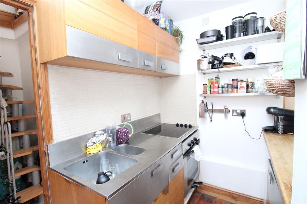 Property photo 2 of 5 Kitchen