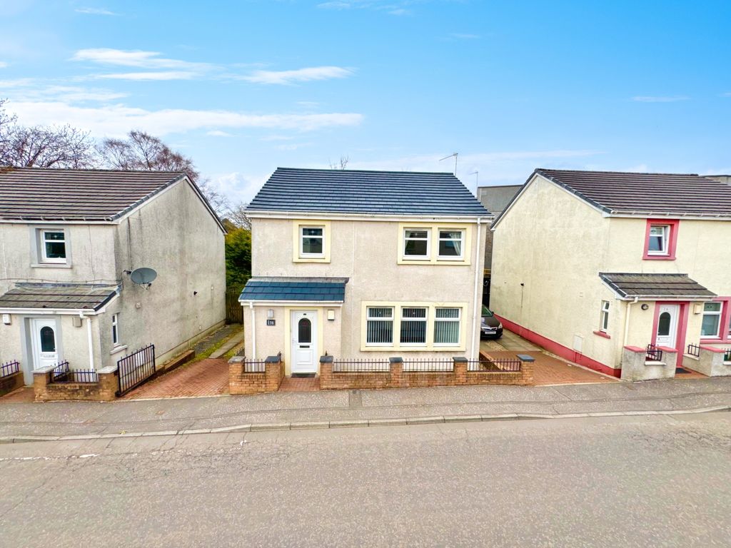 Property photo 1 of 28 Reform Street, Beith Three Bedroom Detached Home