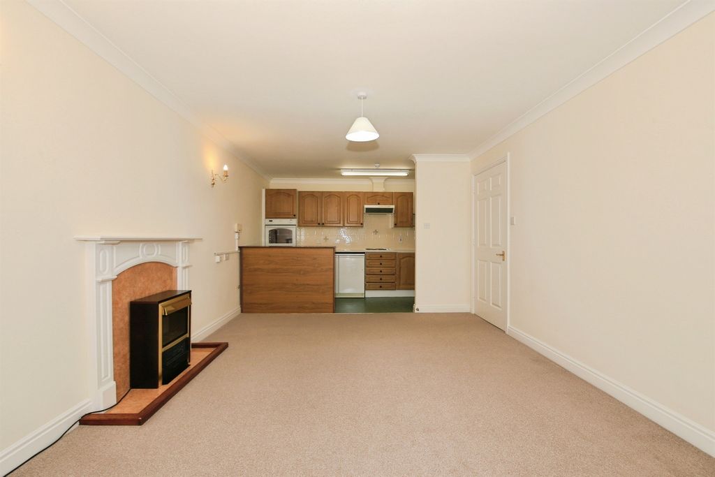 Property photo 2 of 11