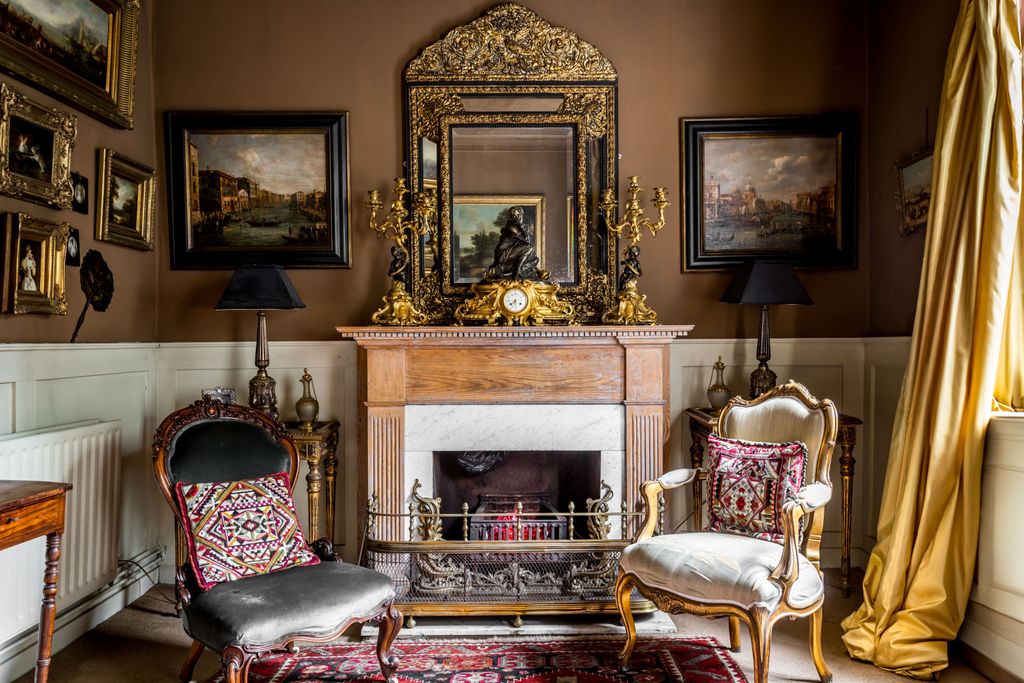 Property photo 2 of 40 House. Partnership