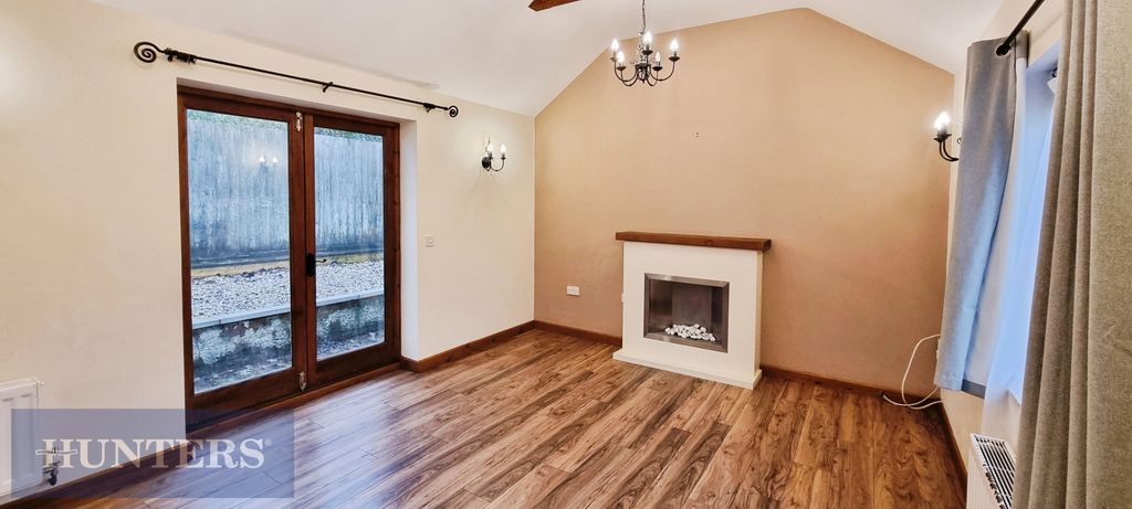 Property photo 2 of 11 Pbox-Img.Jpg