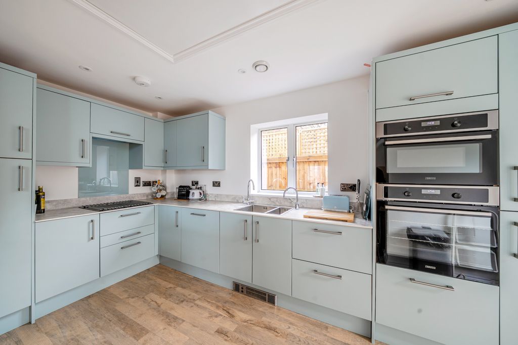 Property photo 2 of 17 Kitchen