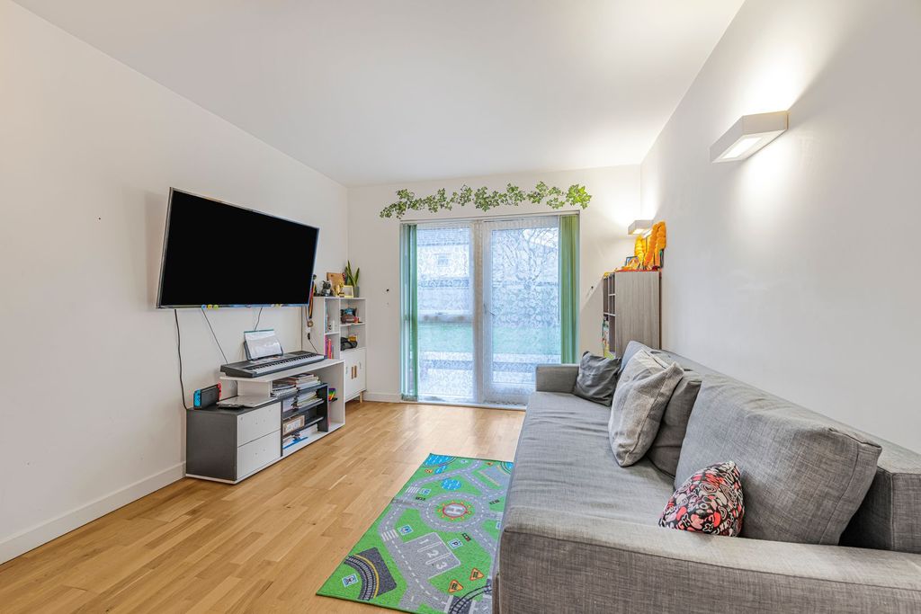 Property photo 2 of 17