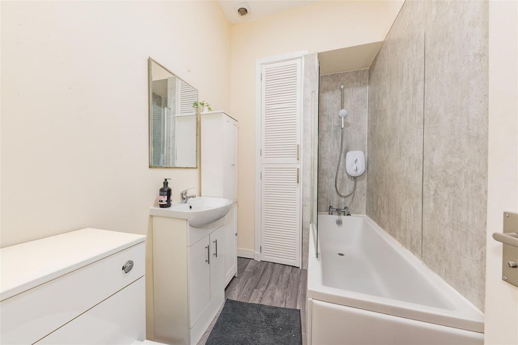 Property photo 3 of 12 3L 127 Union Grove Aberdeen-3.Jpg