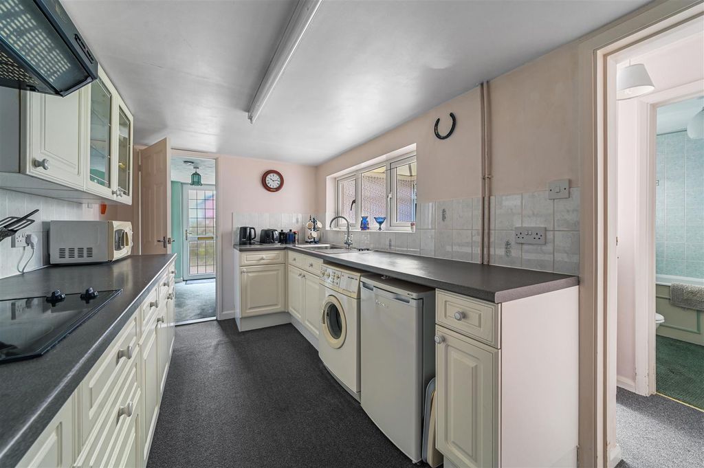 Property photo 2 of 16 Kitchen