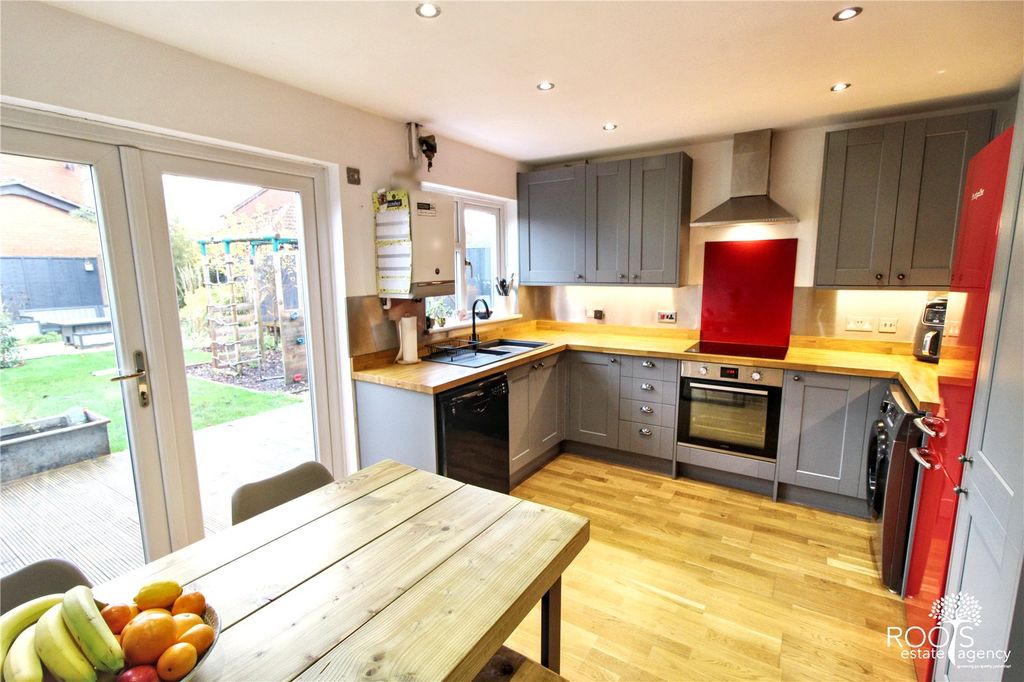 Property photo 3 of 14 Modern Kitchen
