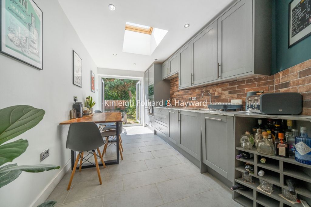 Property photo 2 of 16 8d94Af5d-E633-41B5-8