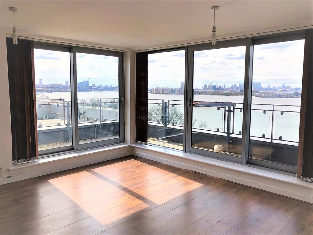 Property photo 3 of 10 Lounge 2.Jpg