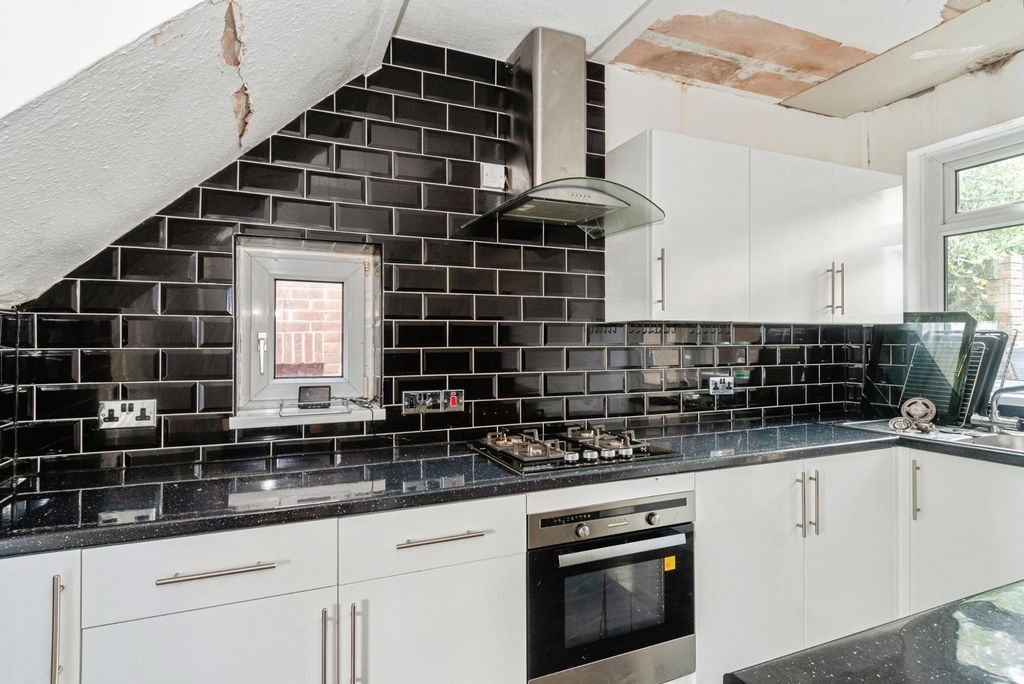 Property photo 2 of 16 Photo