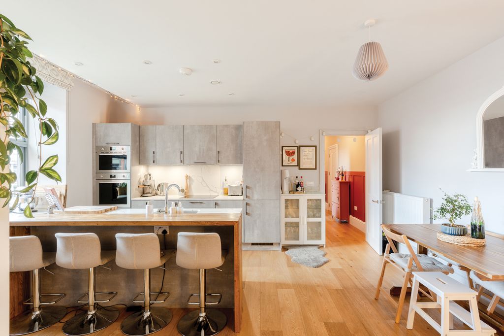 Property photo 1 of 15 4