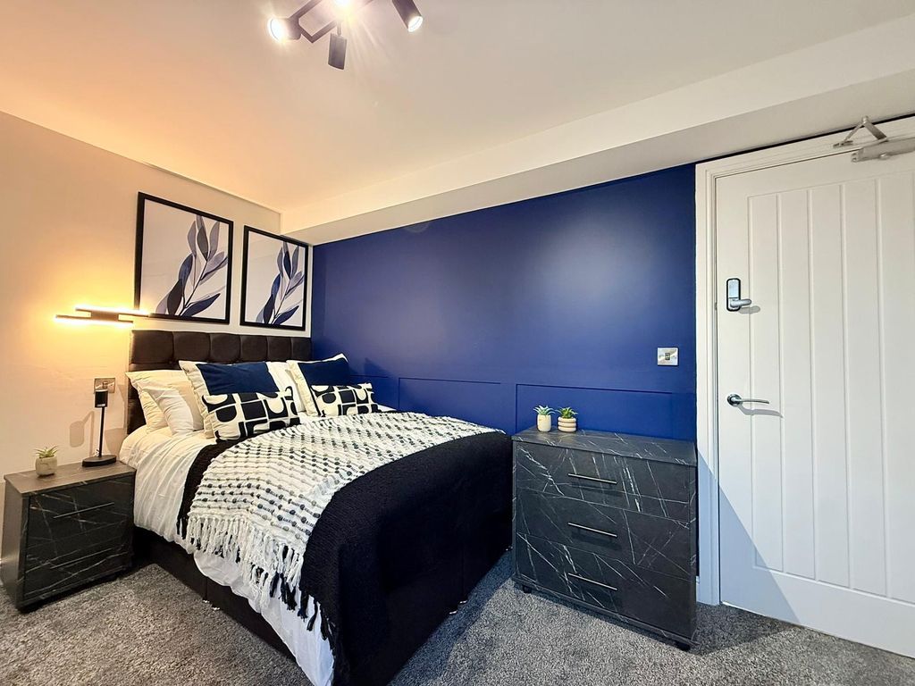 Property photo 1 of 33