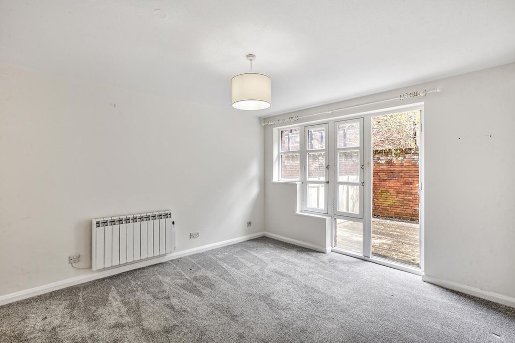 Property photo 1 of 16 Living Room