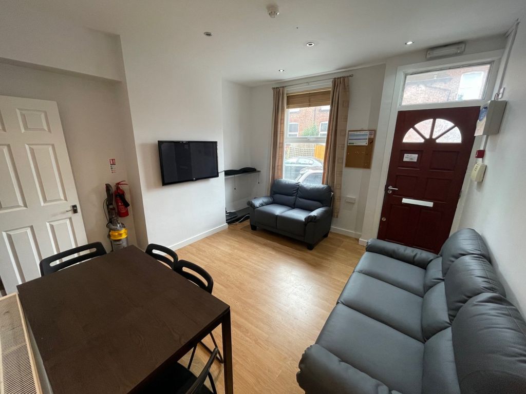 Property photo 3 of 13 Picture No. 05