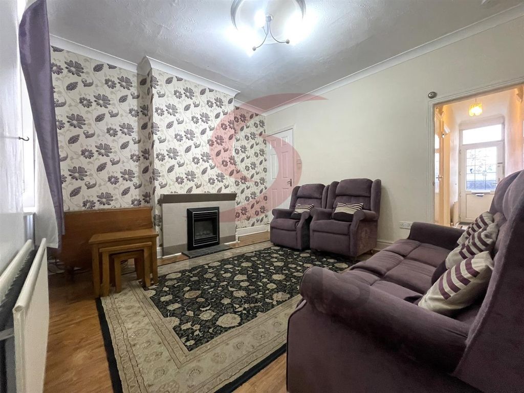 Property photo 3 of 8 Reception