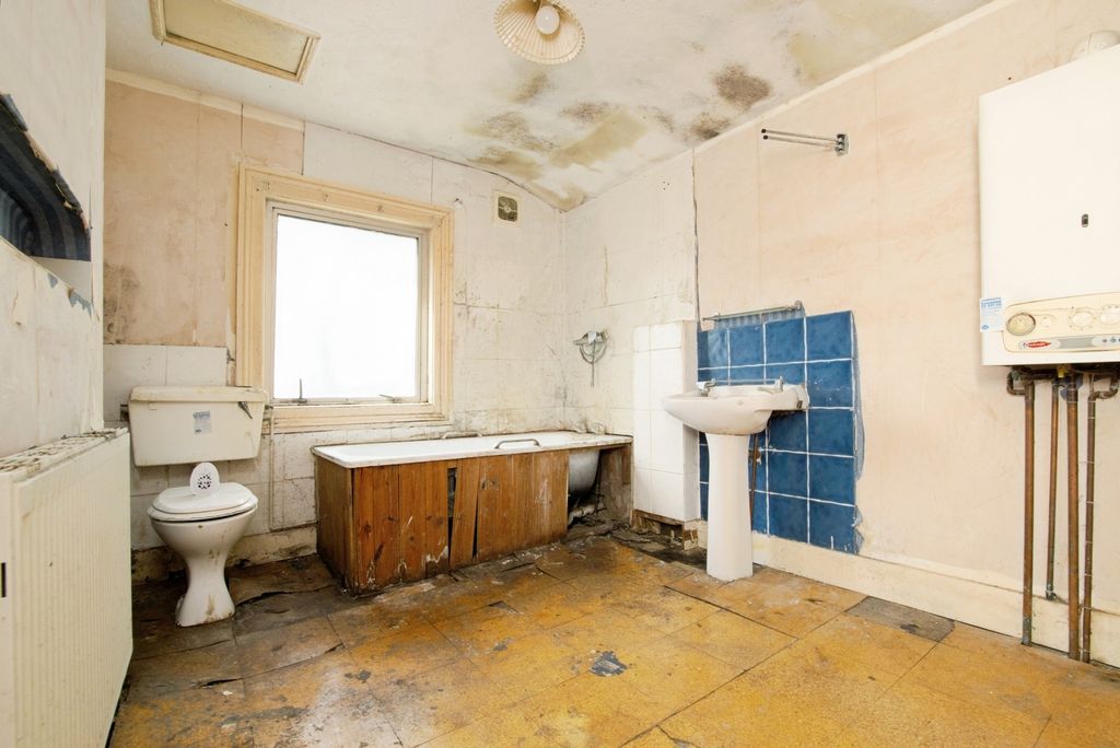 Property photo 3 of 17 Photo