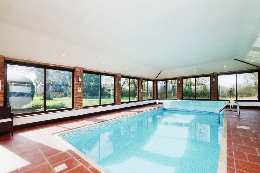 Property photo 2 of 17 Swimming Pool