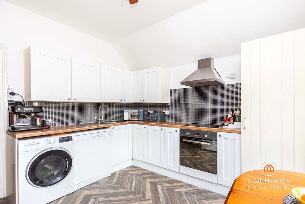 Property photo 2 of 22