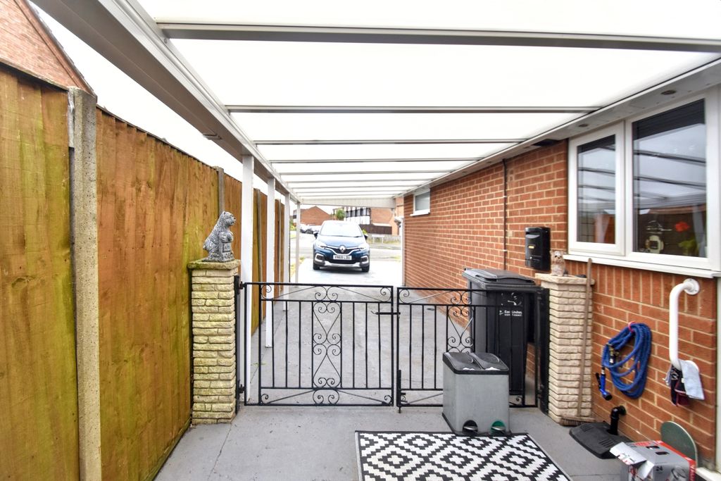 Property photo 2 of 17 Car Port