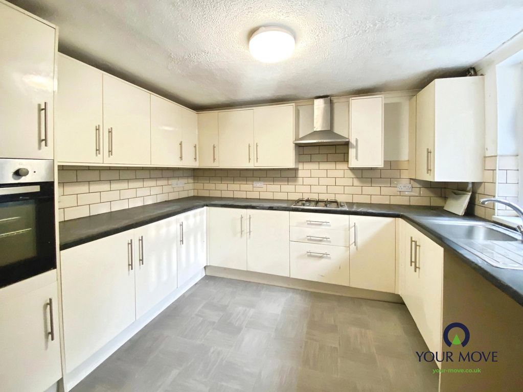 Property photo 2 of 10 Kitchen