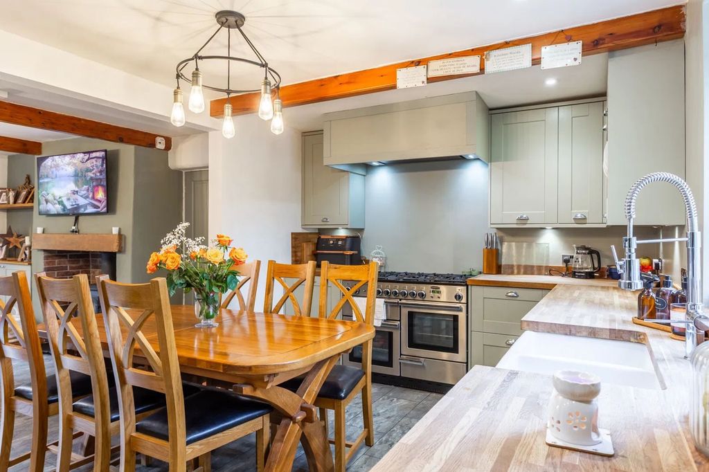 Property photo 3 of 28