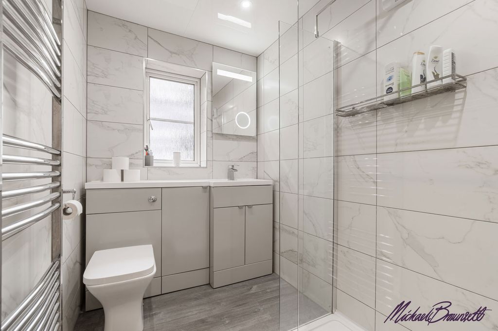 Property photo 2 of 34