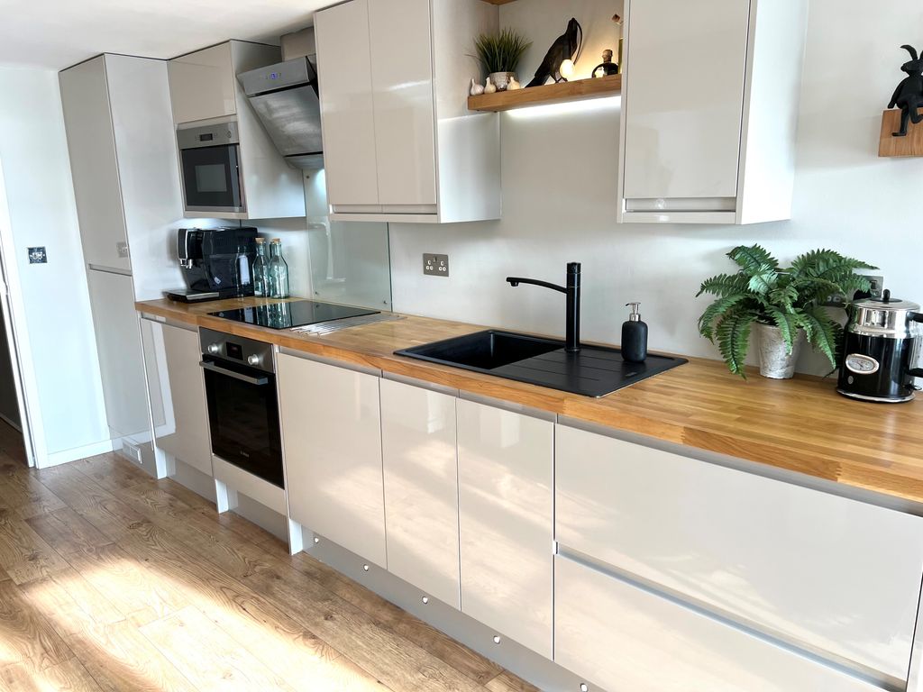 Property photo 3 of 13 Kitchen