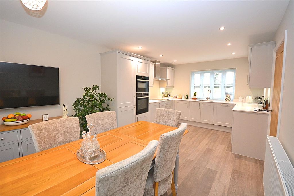 Property photo 2 of 29 10 (1).Png