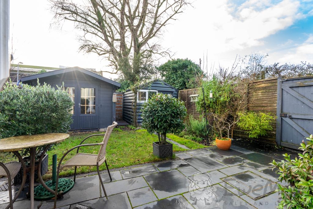 Property photo 2 of 12 South-Facing Garden