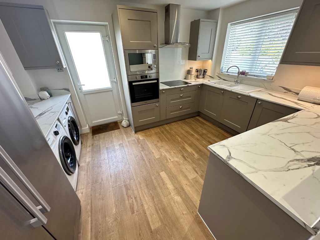 Property photo 3 of 21 4389413