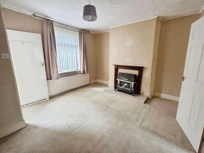 Property photo 2 of 8 Photo 4