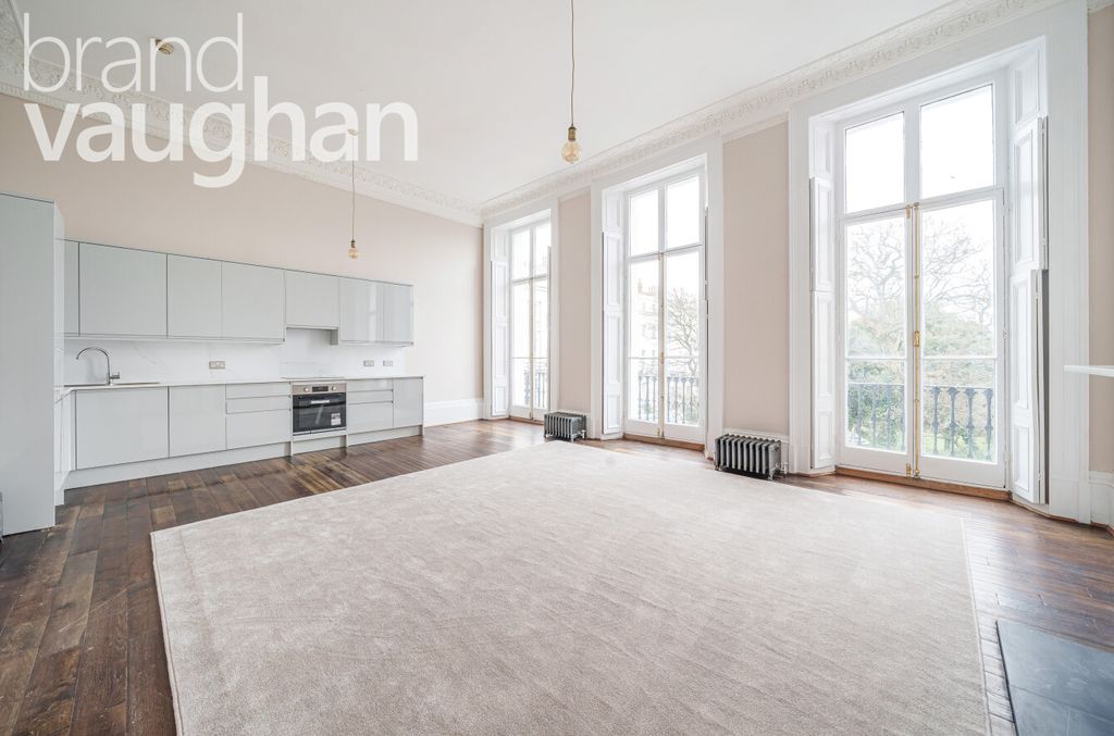 Property photo 1 of 12 Living Room