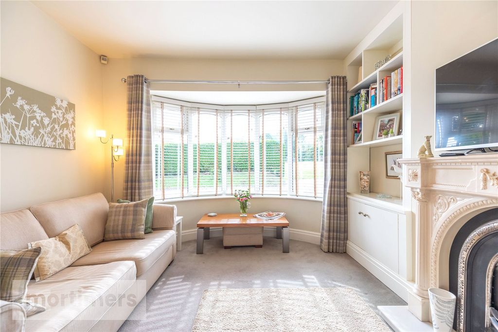 Property photo 3 of 30 Sitting Room/Bedroom