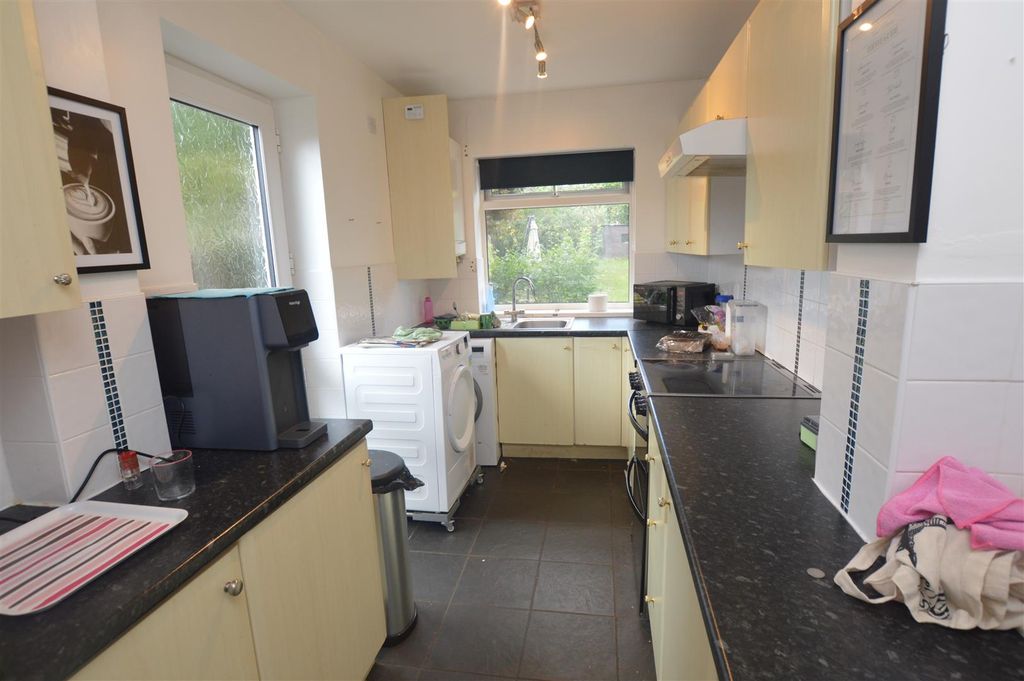 Property photo 3 of 14 Kitchen