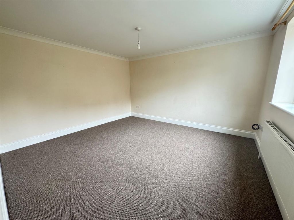 Property photo 2 of 12 Living Room