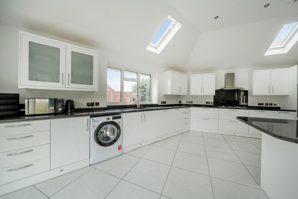 Property photo 1 of 10 Picture No. 11